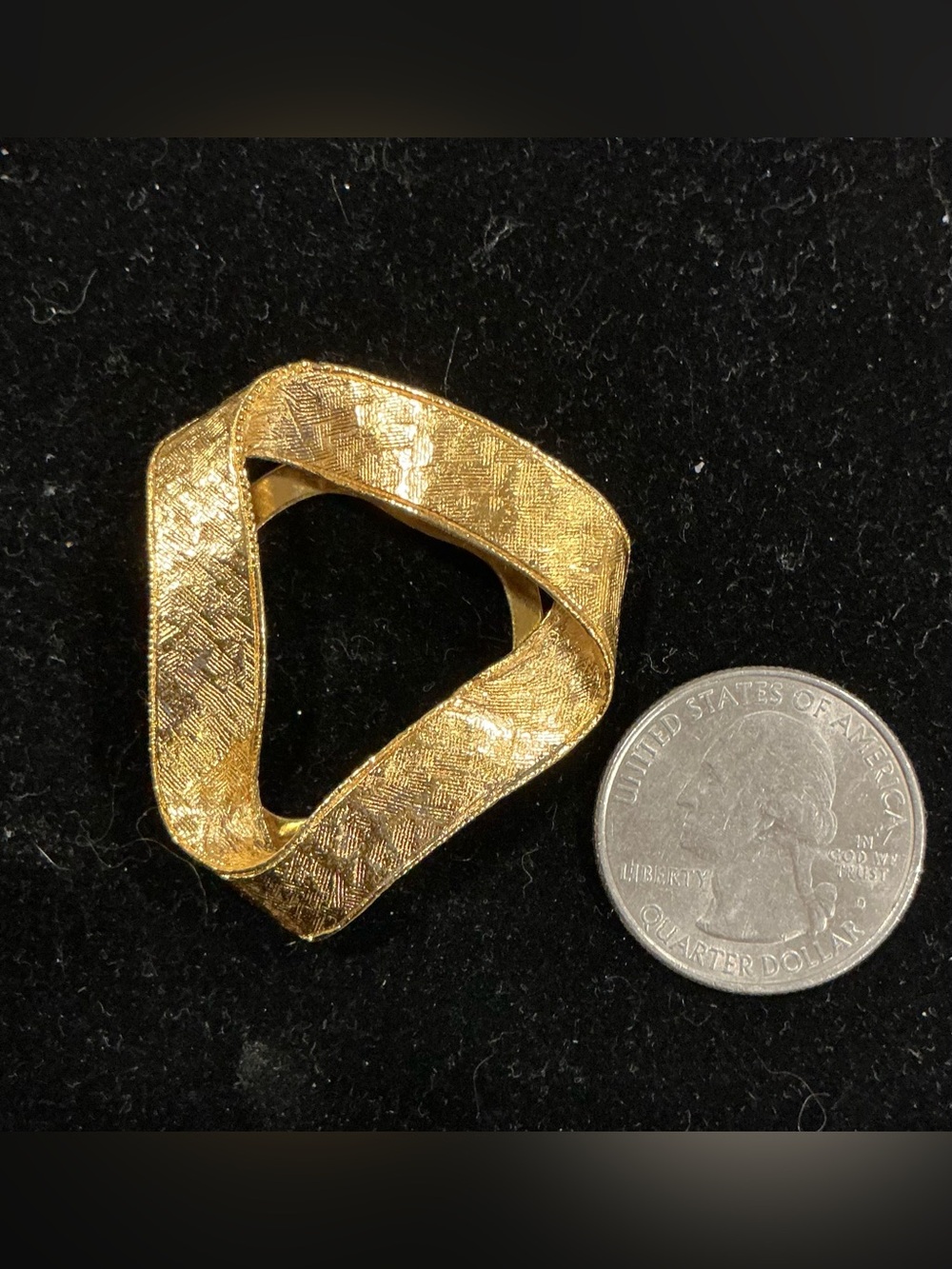 Lieba dress clip vintage Textured scarf brooch Gold Twist estate jewelry
